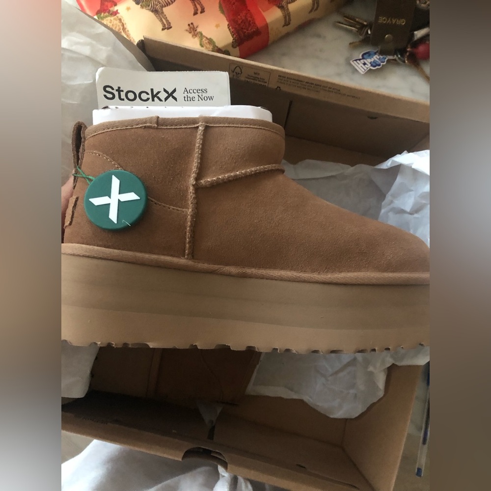 Ultra Mini Platform Uggs - Chestnut (W) Size 8